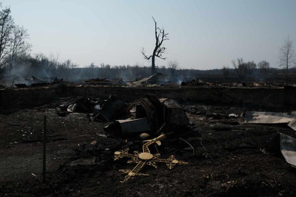 Lukyanivka, Ukraine: 25 March 2022: destroyed by russian army wooden church of XIX century — Photo by Oles_Navrotskyi